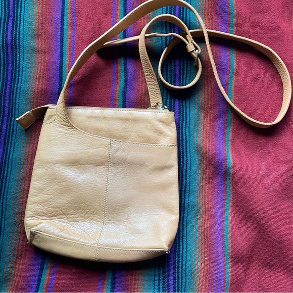 Fossil Leather Tan Crossbody purse. Adjustable strap. Outside pockets. - Picture 6 of 8